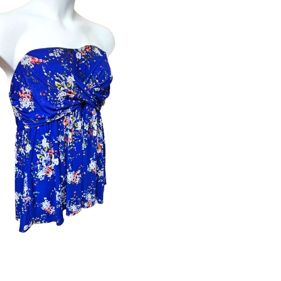 TORRID Plus Size Angelica Floral Blue Sheer Sleeveless Twisted Front Halter Top - Picture 5 of 15